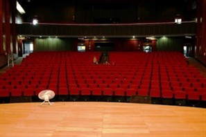 Depois de um ano em reformas o Teatro Calil Haddad de Maringá será reaberto no sábado